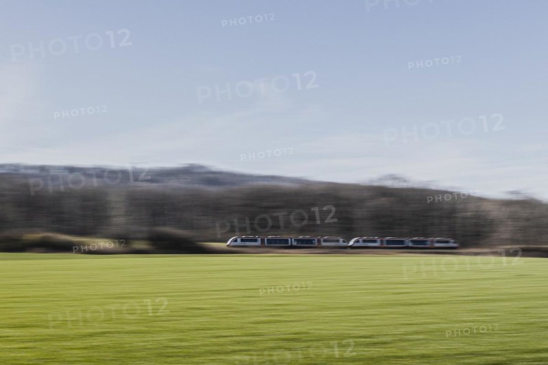 A train of the Laenderbahn Trilex in the border triangle of Germany