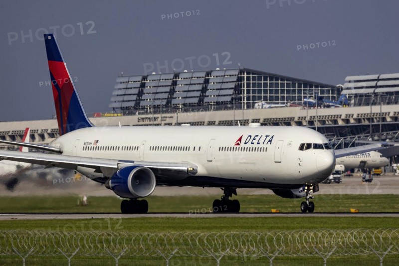 Boeing 767-400 of the airline Delta Air Lines