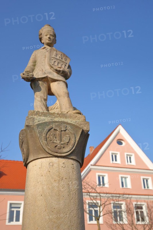 Pretzel fountain with figure and city coat of arms