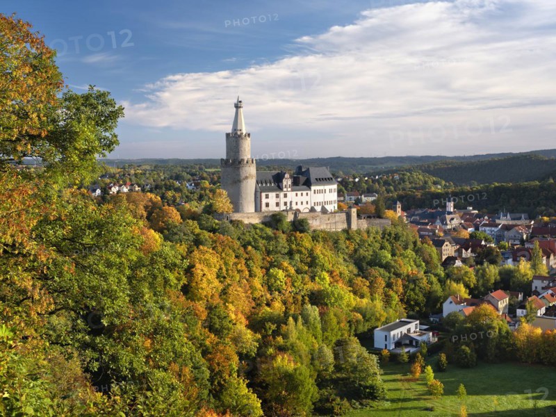 View of Weida with the Osterburg in autumn