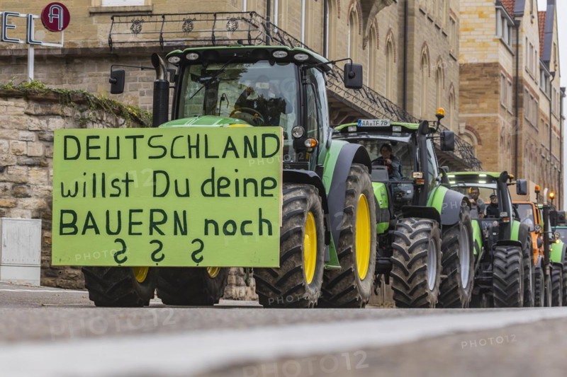 Farmers demonstrate against the agricultural policy of the federal government and the EU as well as against bad prices