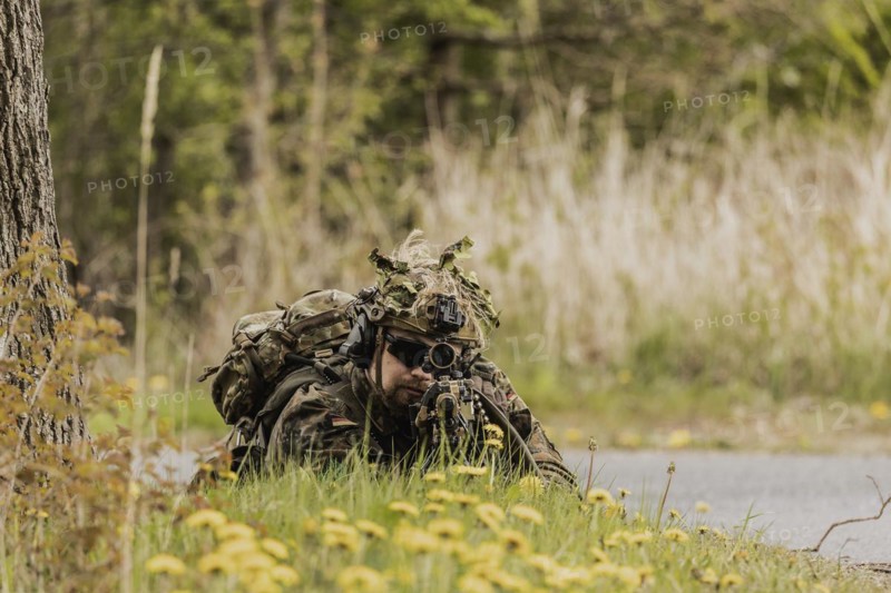 A Bundeswehr soldier with rifle at the ready
