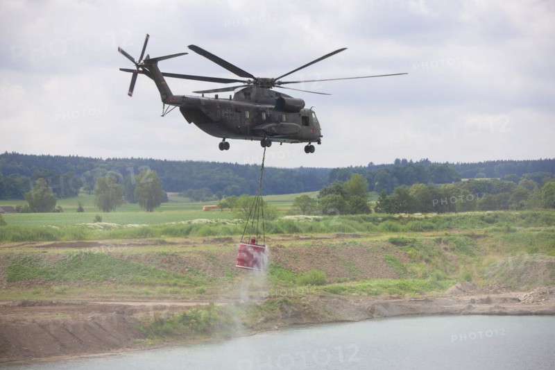 Bundeswehr helicopter with fire extinguishing tank 5000 litres
