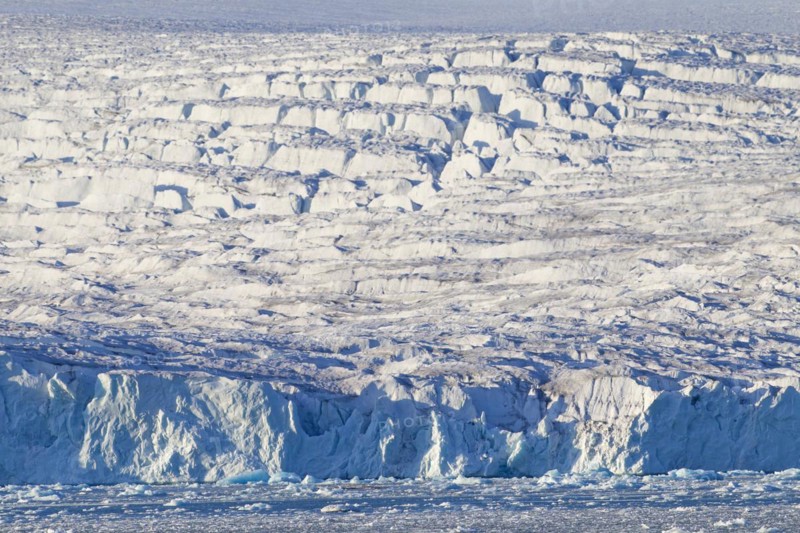 Lilliehoeoekbreen glacier calving into Lilliehoeoekfjorden