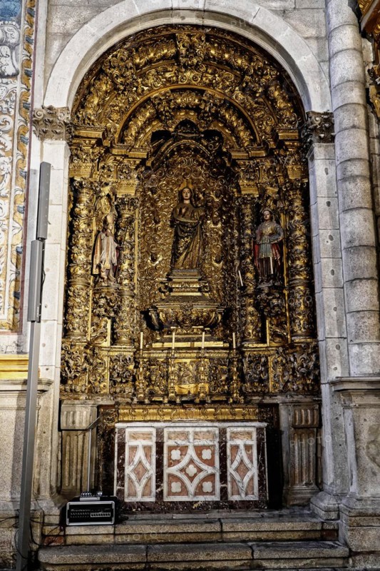 Side altar
