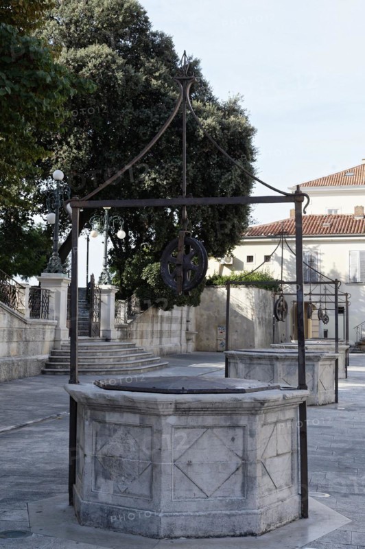 Trg Pet Bunara