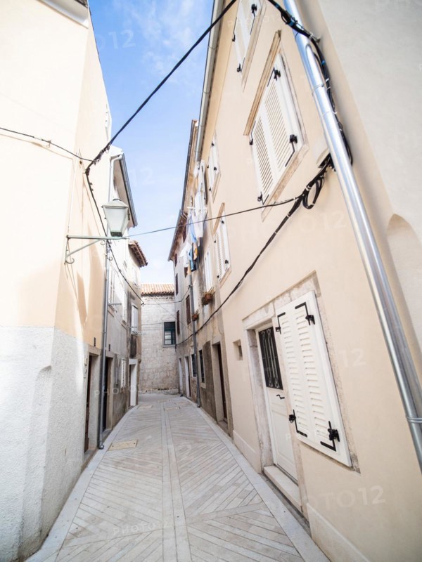 Alley in the town of Cres