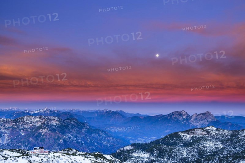 Red clouds at dawn on the Berchtesgadener Hochthron