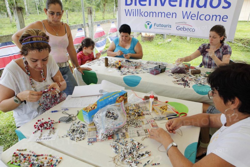Costa Rican woman made key rings from old newspapers