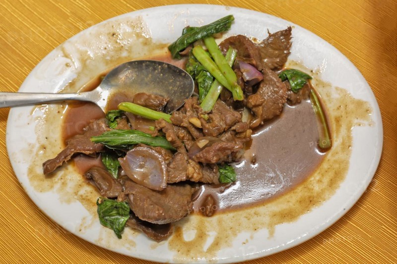 Chopsuey of lamb pieces on plate