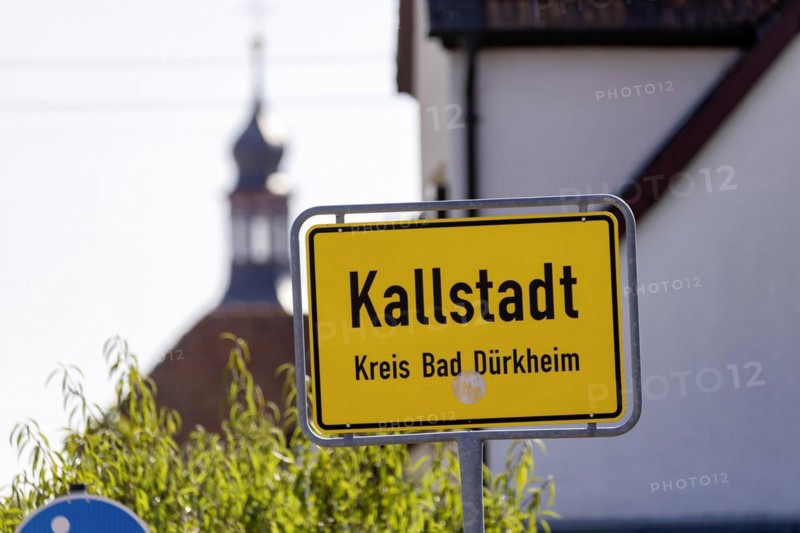 Place-name sign of Kallstadt in the district of Bad Duerkheim