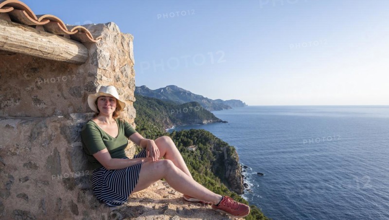 Young tourist at the Torre des Verger