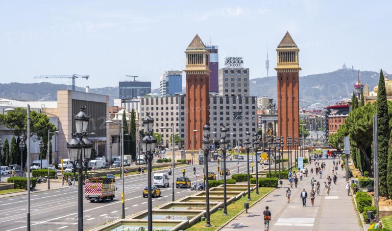 Avinguda de la Reina Maria Cristina Street