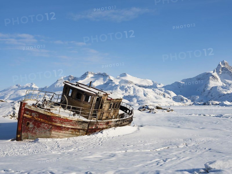 Shipwreck in the frozen Kong Oscar Fjord