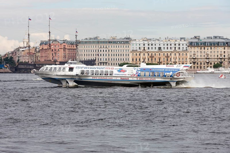 Carrier boat