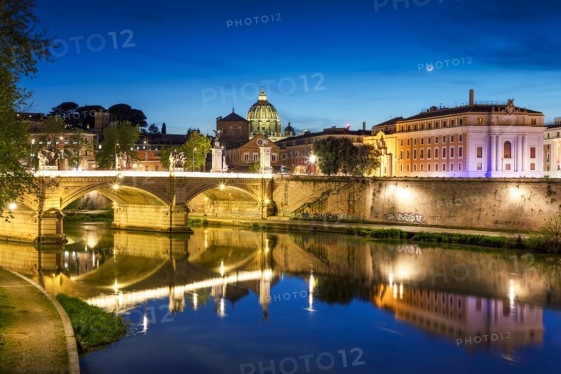 The Ponte Vittorio Emanuele across the Tiber in the evening light