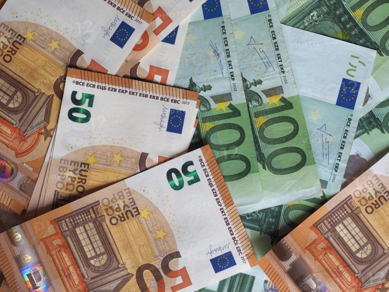 50 and 100 Euro notes