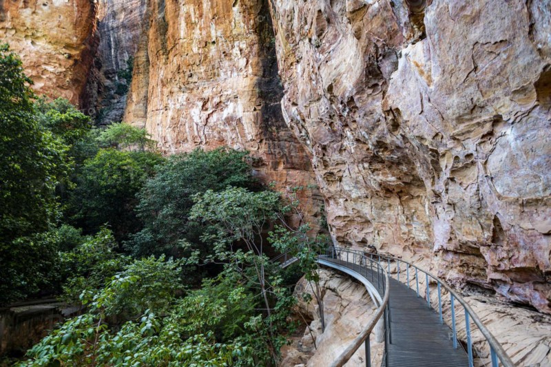 Overhanging cliffs at Pedra Furada