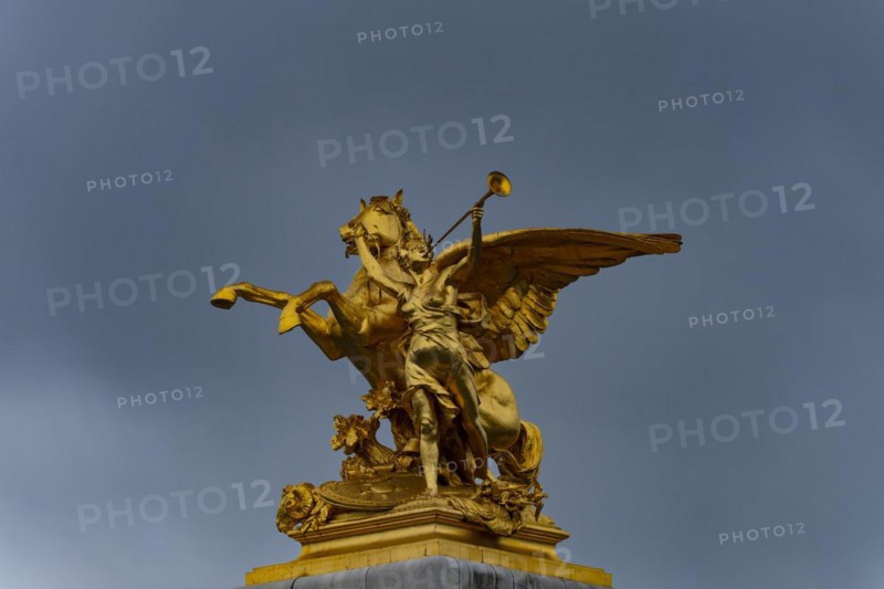 Column with the figural group Fama of War on the Pont Alexandre III.