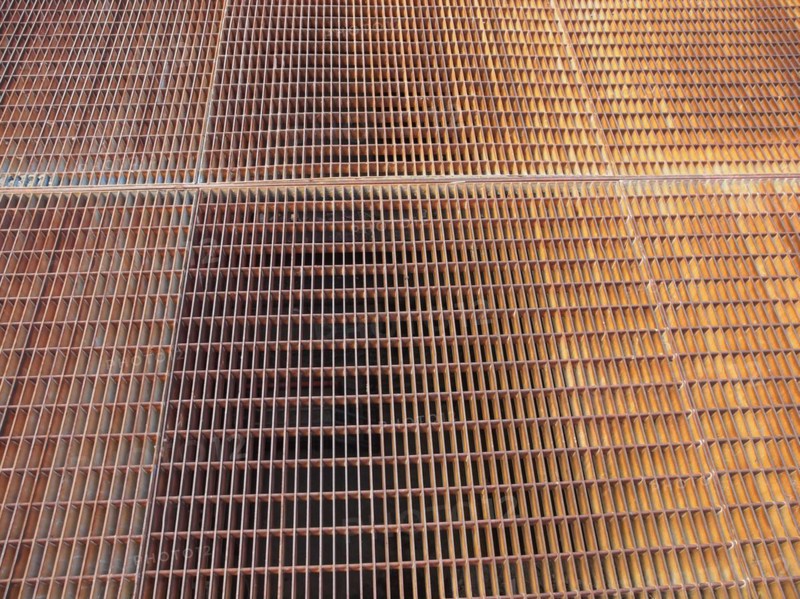 Rusted grid mesh