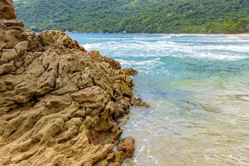 The encounter between the rocks