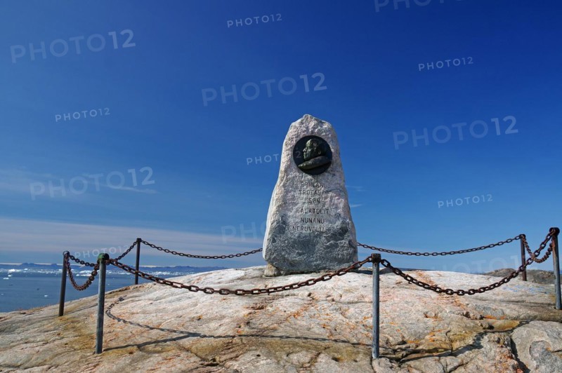 Stone monument to Knud Rasmussen