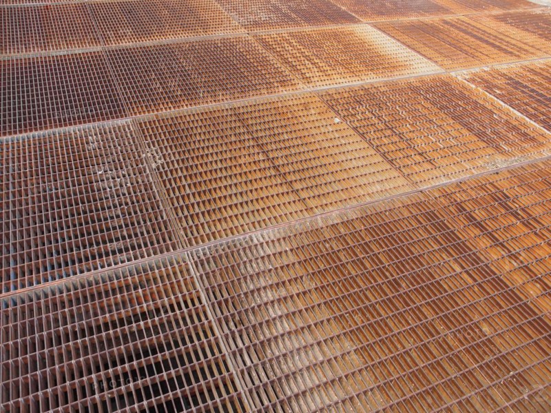 Rusted grid mesh