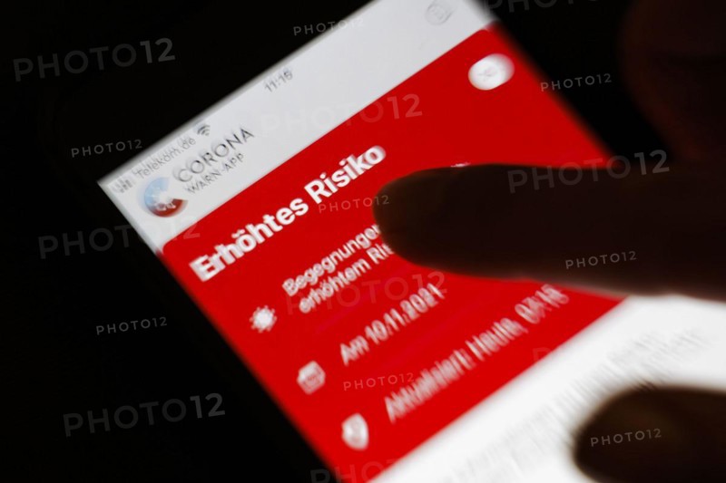 The Corona Warn app displays the words Increased Risk on a smartphone. Berlin