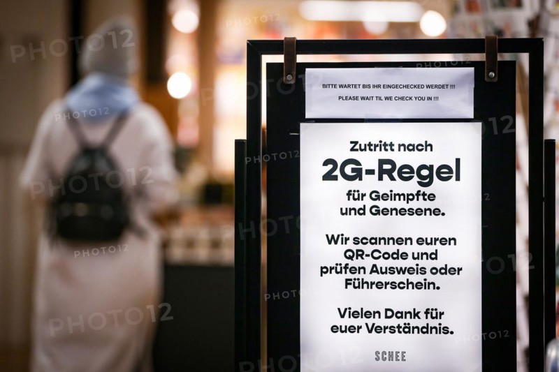 A sign outside a pub indicates the new catering access restrictions to combat the COVID-19 pandemic in Duesseldorf