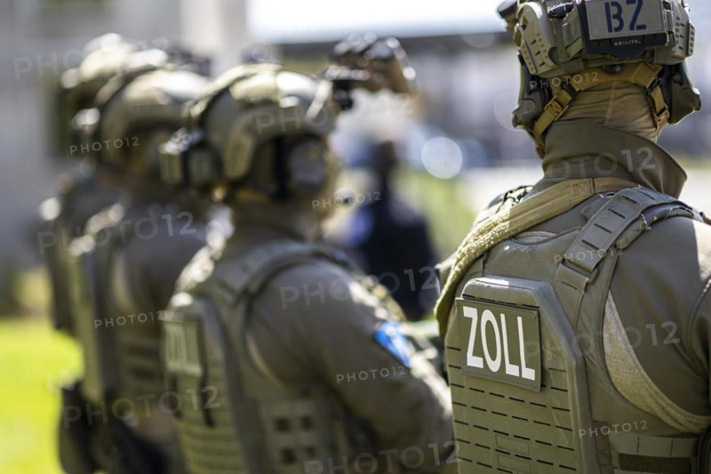 Members of the special unit Zentrale Unterstuetzungsgruppe Zoll
