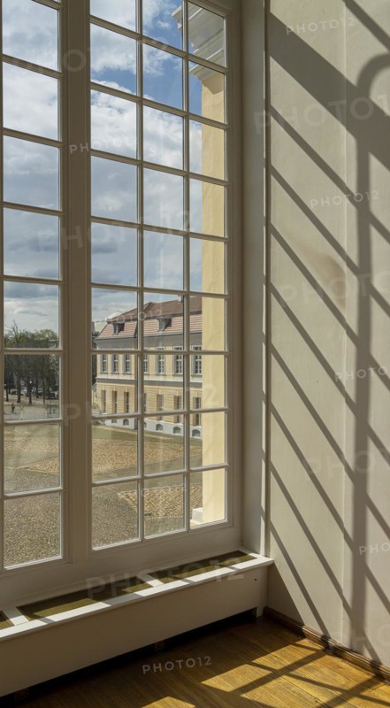 Floor window in the upper round hall