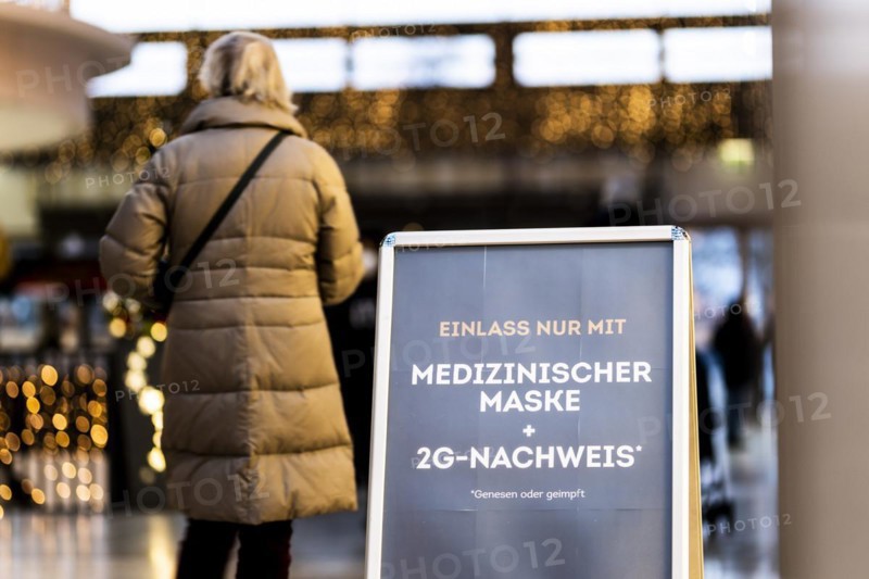A sign for entry with the 2G rule