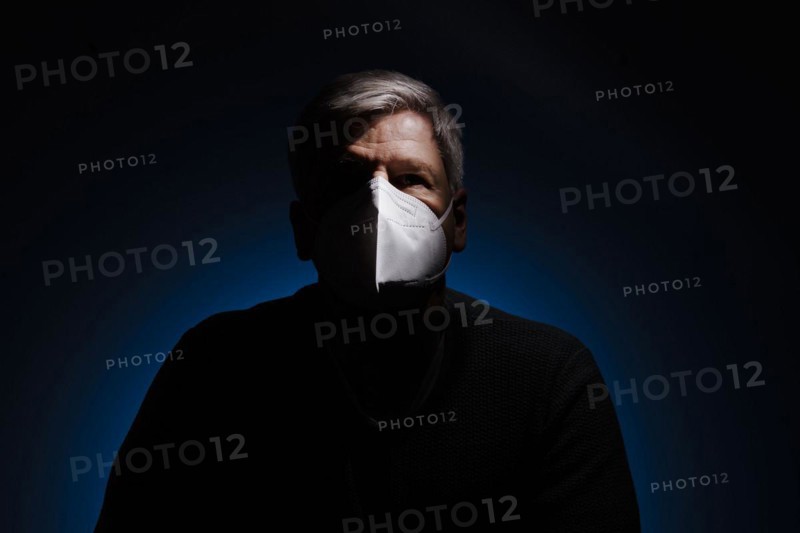 A man wears an FFP2 protective mask. Berlin