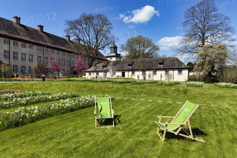 Two deck chairs in the Remtergarten