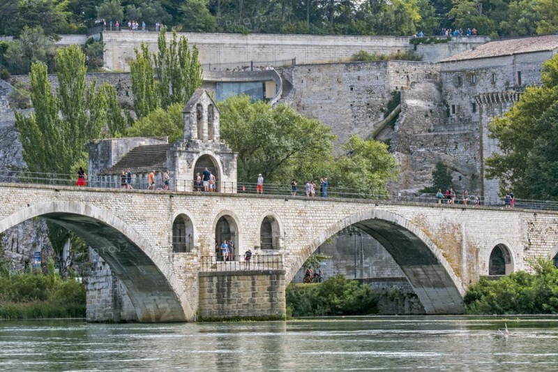 Tourists in summer visiting the Pont Saint-Benezet