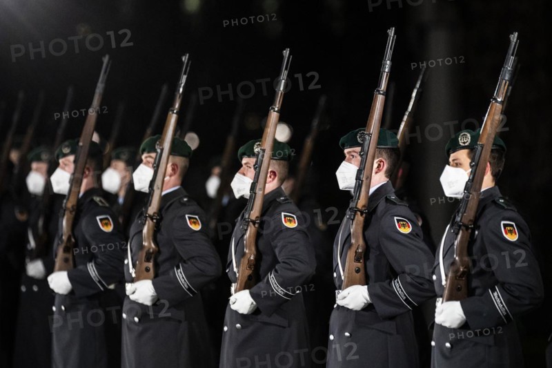 Soldiers wearing mouth-nose protection from the Guard Battalion of the German Armed Forces