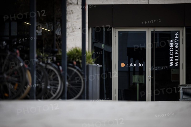 The lettering of the Zalando company at their location in Berlin. 04.02.2022.