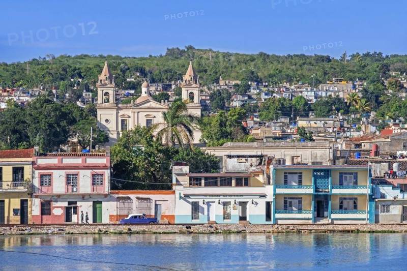 View over the waterfront and Iglesia de San Pedro Apostol