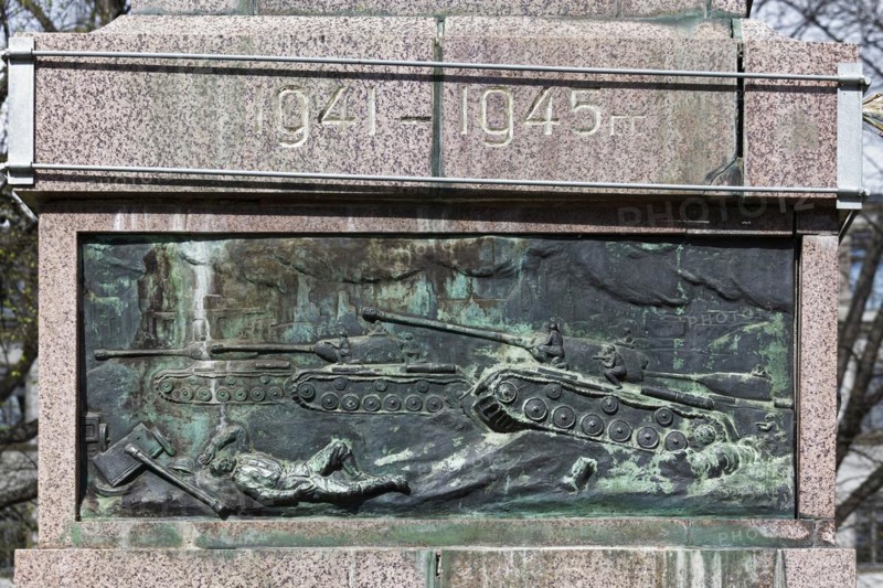 Bronze plaque with Soviet soldiers
