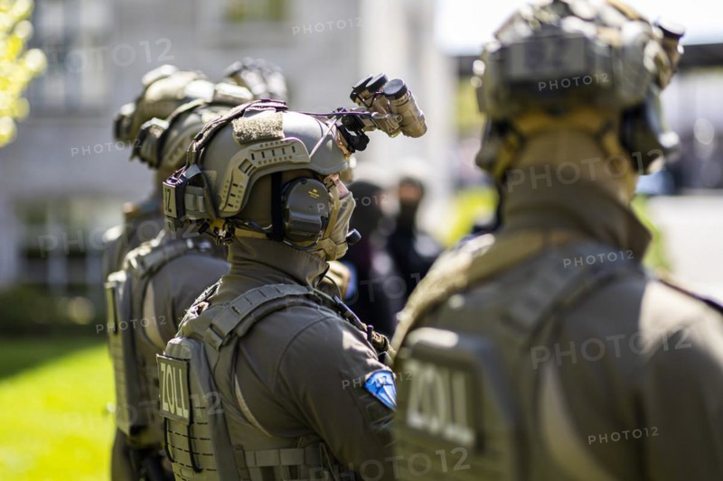 Members of the special unit Zentrale Unterstuetzungsgruppe Zoll