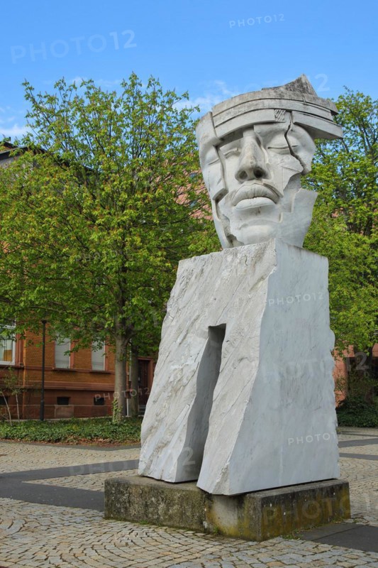 Sculpture Re Africano by Gunther Stilling 1995