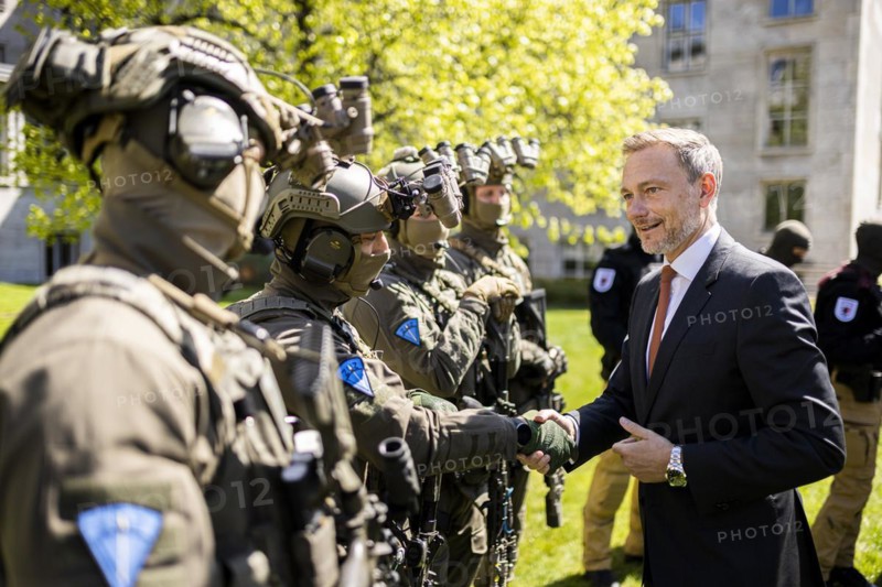 Federal Minister of Finance Christian Lindner with members of the special unit Zentrale Unterstuetzungsgruppe Zoll