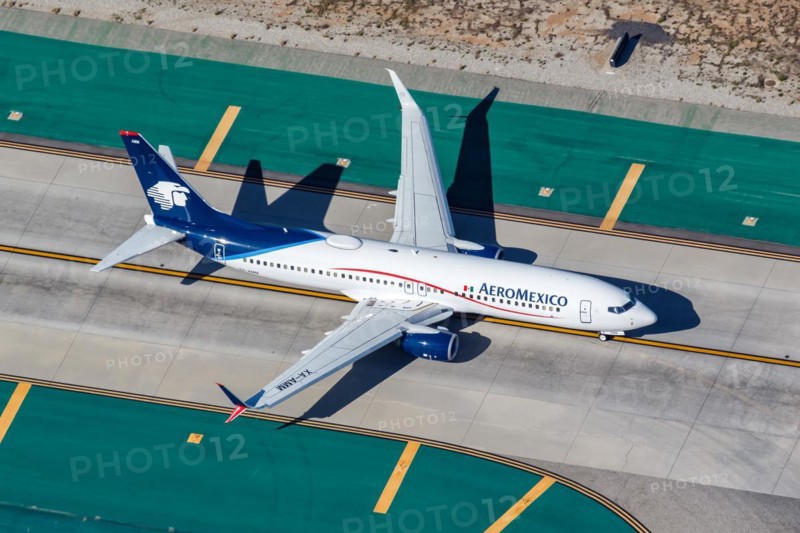 A Boeing 737-800 aircraft of AeroMexico with registration XA-AMM at Los Angeles Airport