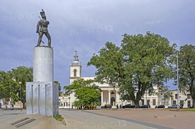 Statue of sergeant Juan Cabral and colonial cathedral at the Plaza Sargento Cabral