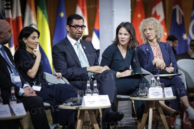 L-R: Razan Al Mubarak