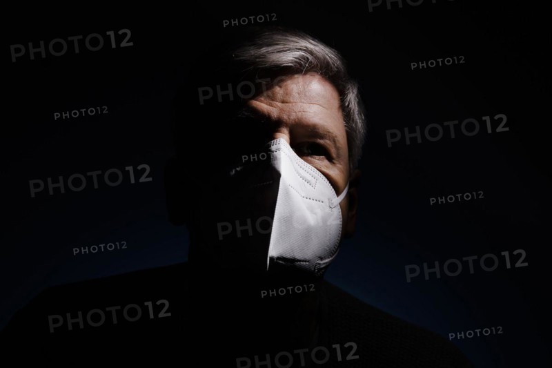 A man wears an FFP2 protective mask. Berlin