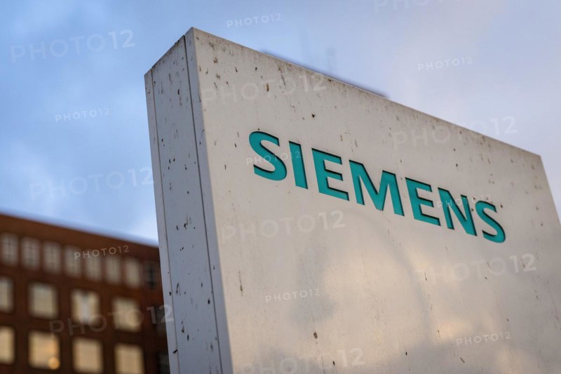 A Siemens company sign in front of a branch office in Siemensstadt in Berlin