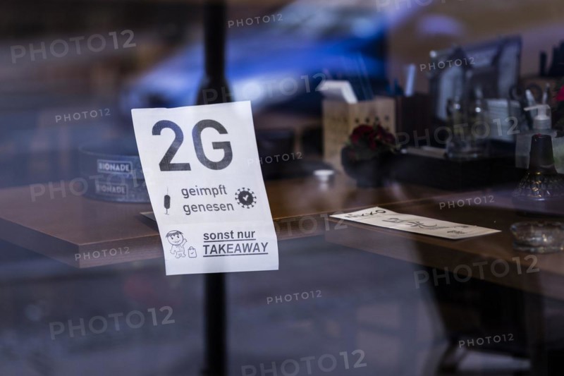 A sign for entry with the 2G rule