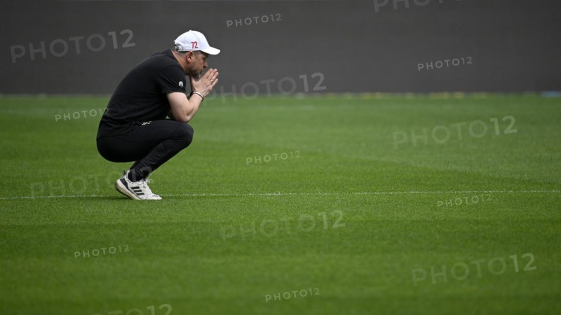 Pitch inspection Coach Steffen Baumgart 1. FC Koeln KOE