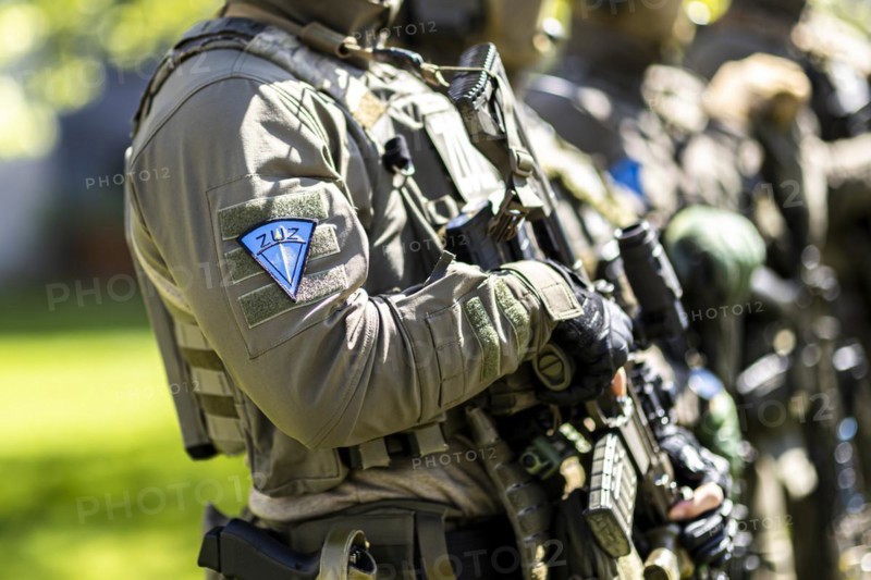 Members of the special unit Zentrale Unterstuetzungsgruppe Zoll